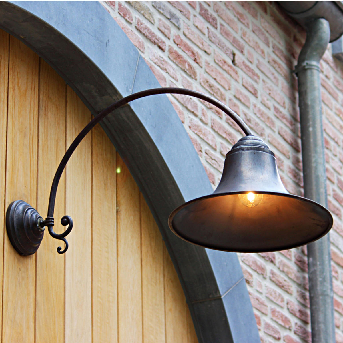 Historische Außenleuchte Elégance im Industrie-Design - Terra Lumi