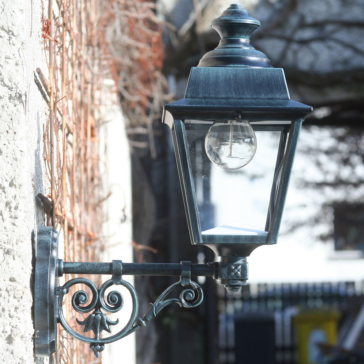 Bild 10: Kleine Wandleuchte, grünspanfarben Kleine Außen-Wandleuchte Chenonceau mit nostalgischem Wandarm: Kleine Wandleuchte, grünspanfarben