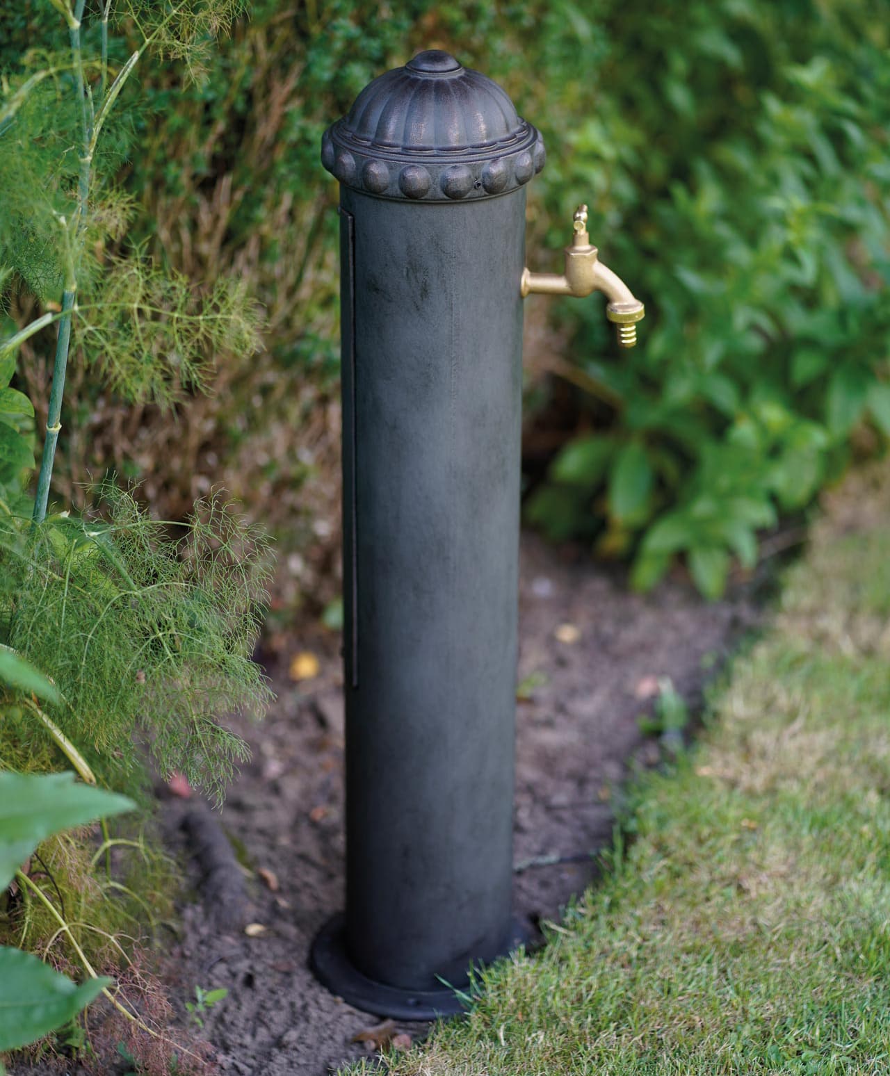 Classic Wrought Iron Garden Fountain with Brass Water Tap B 8711