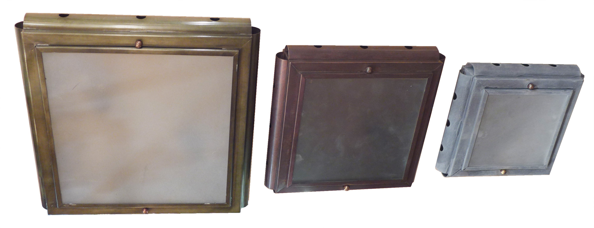 Fig. 10: Die Leuchte ist auf Anfrage auch in anderen Größen erhältlich. Flat Handcrafted Wall Light Porthole TGM: Die Leuchte ist auf Anfrage auch in anderen Größen erhältlich.