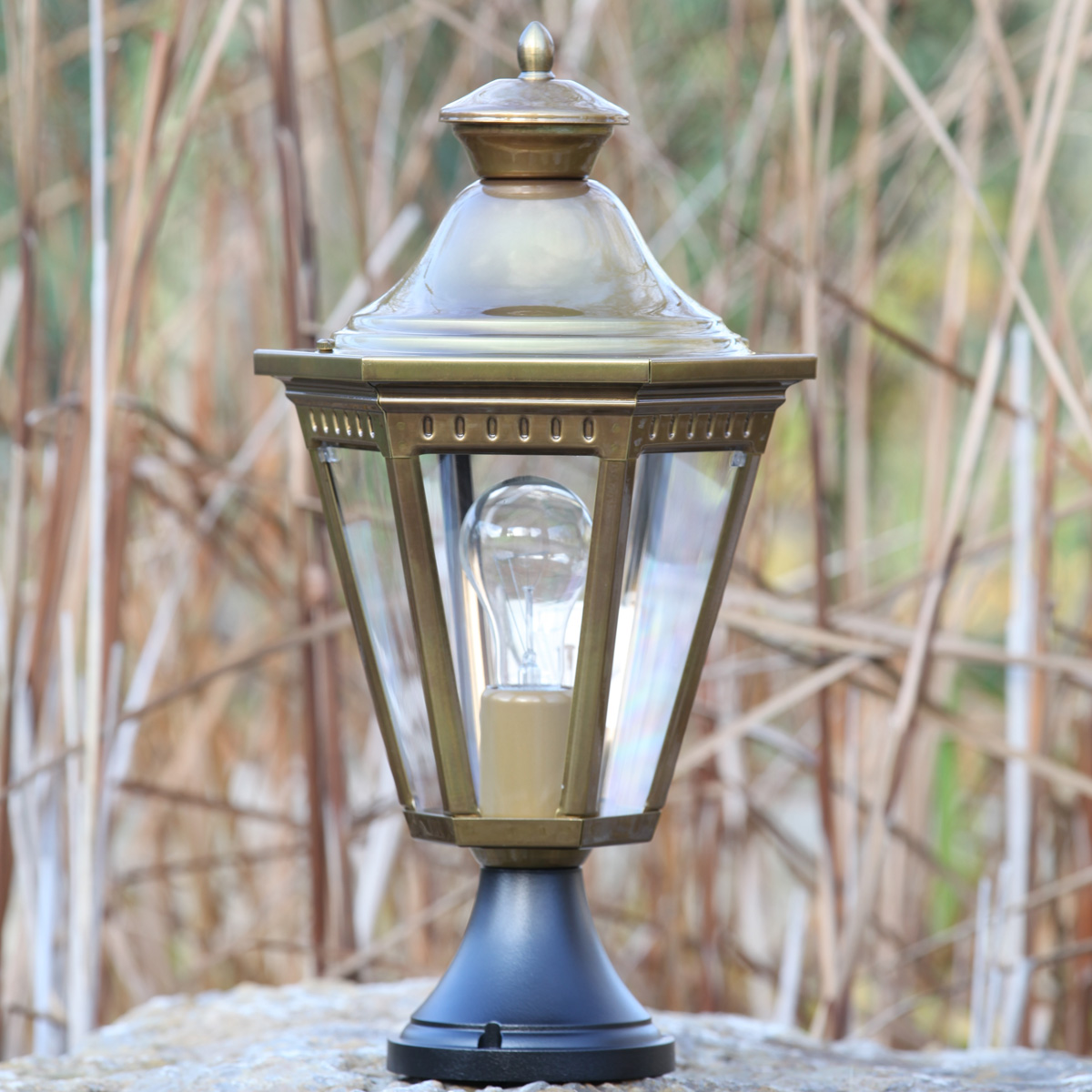 Gartenleuchte aus Aluminium oder Messing Victoria Gartenleuchte aus Aluminium oder Messing Victoria