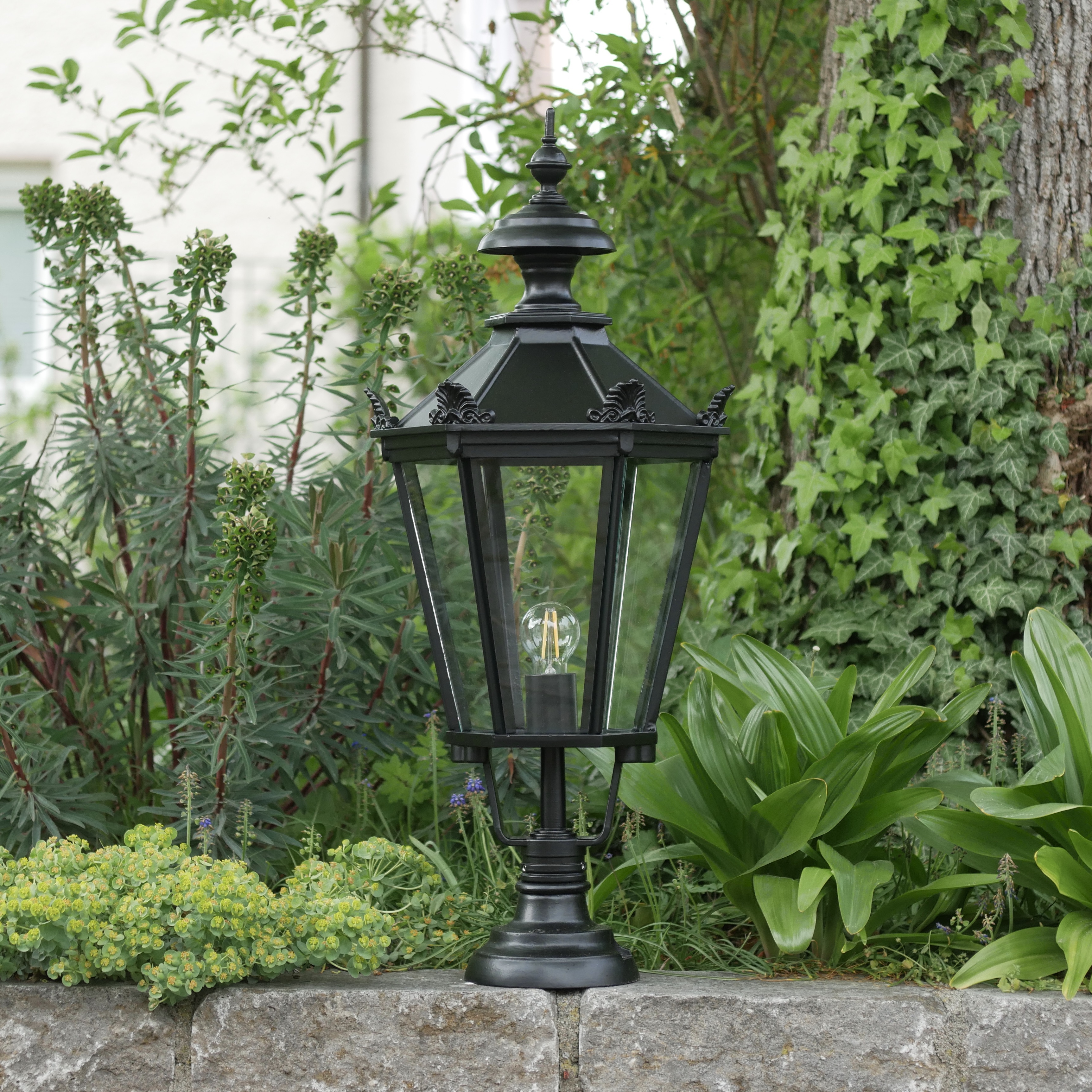 Large Garden Light Elba 71.72.73: Große Gartenleuchte Elba mit Schinkel-Laterne 72, mittleres Modell, Schwarz RAL 9005, klares Glas