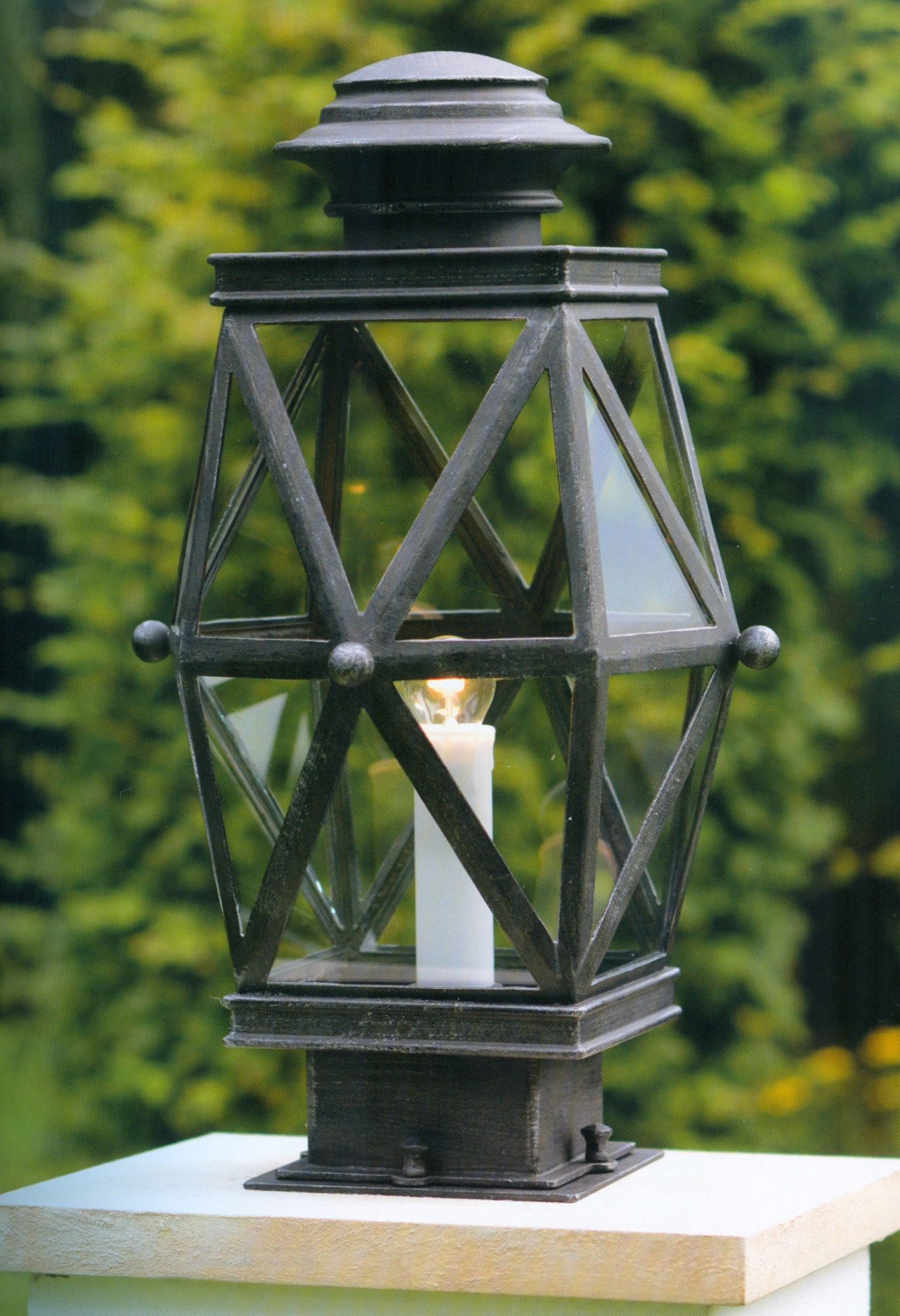 Traditional German Pedestal Light AL 6801