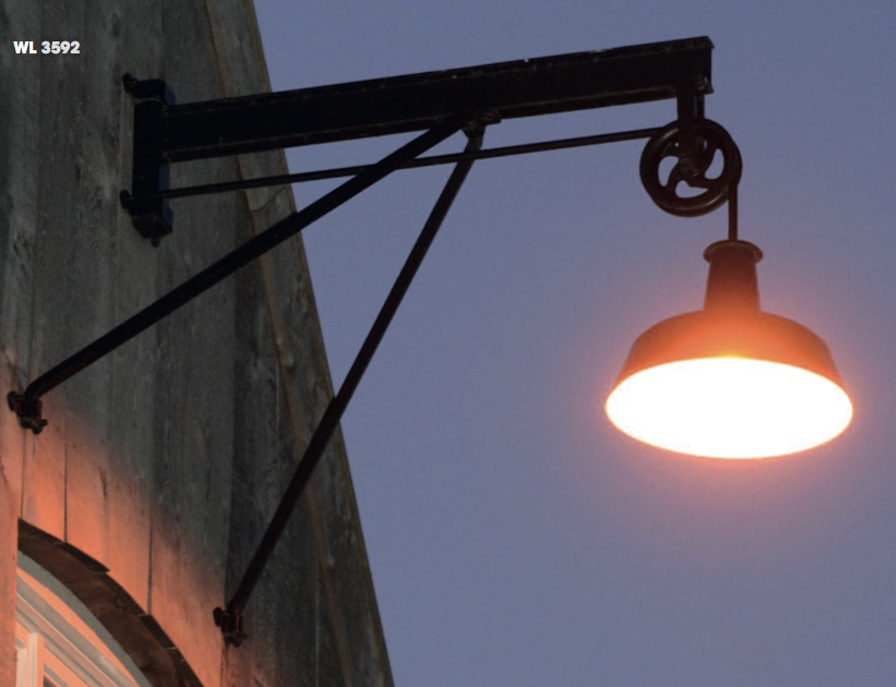 Große Fabrikstil-Außenlampe mit Umlenkrolle WL 3592, Bild 2 Große Fabrikstil-Außenlampe mit Umlenkrolle WL 3592, Bild 2