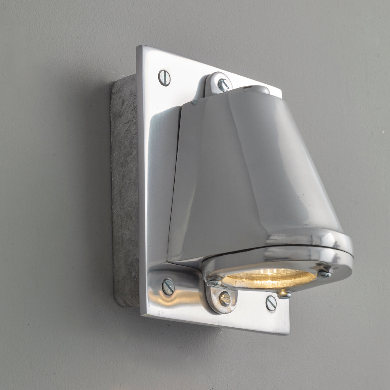 Bild 5: Wandstrahler aus eloxiertem Aluminium. Yachtleuchte aus Aluminium oder Bronze Mast Light 0750: Wandstrahler aus eloxiertem Aluminium.