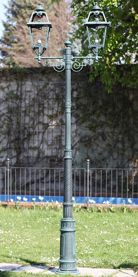 Zweiflammige Standleuchte aus Italien Zweiflammige Standleuchte aus Italien