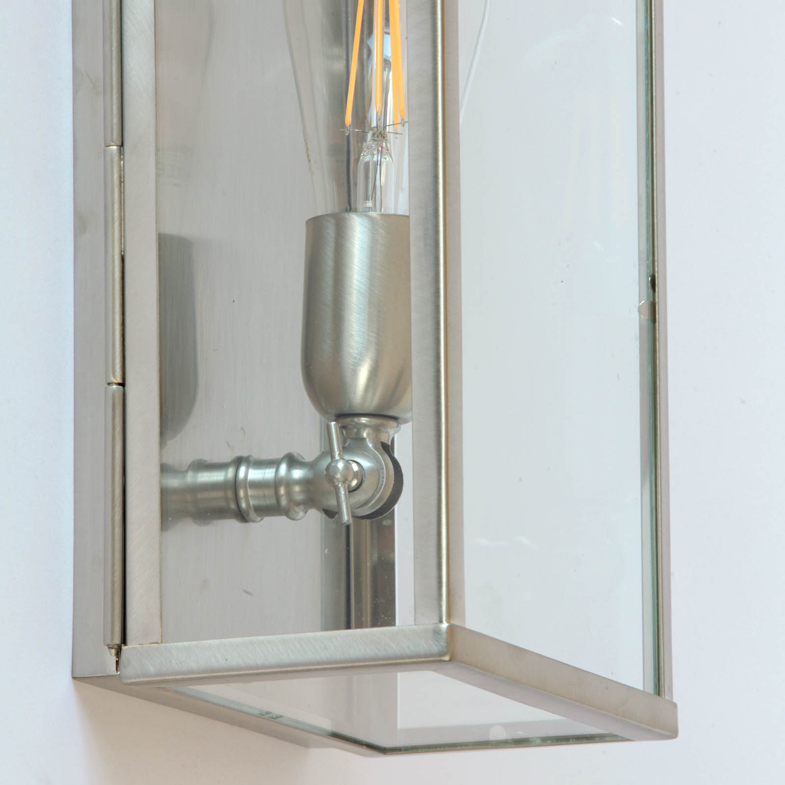 Kassetten-Wandleuchte Vitrine 1LN in Bronze, Chrom und Nickel: Abgebildet in vernickelt