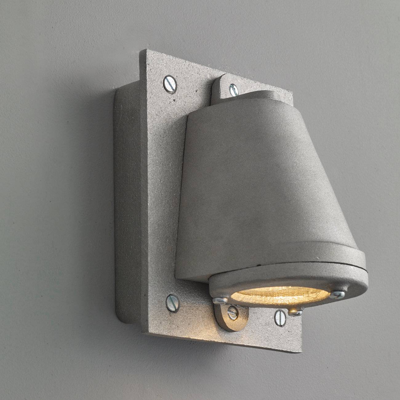 Bild 6: Wandstrahler aus eloxiertem und gesandstrahltem Aluminium. Yachtleuchte aus Aluminium oder Bronze Mast Light 0750: Wandstrahler aus eloxiertem und gesandstrahltem Aluminium.