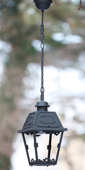 Italienische Pendelleuchte für außen mit Ornamenten Italienische Pendelleuchte für außen mit Ornamenten