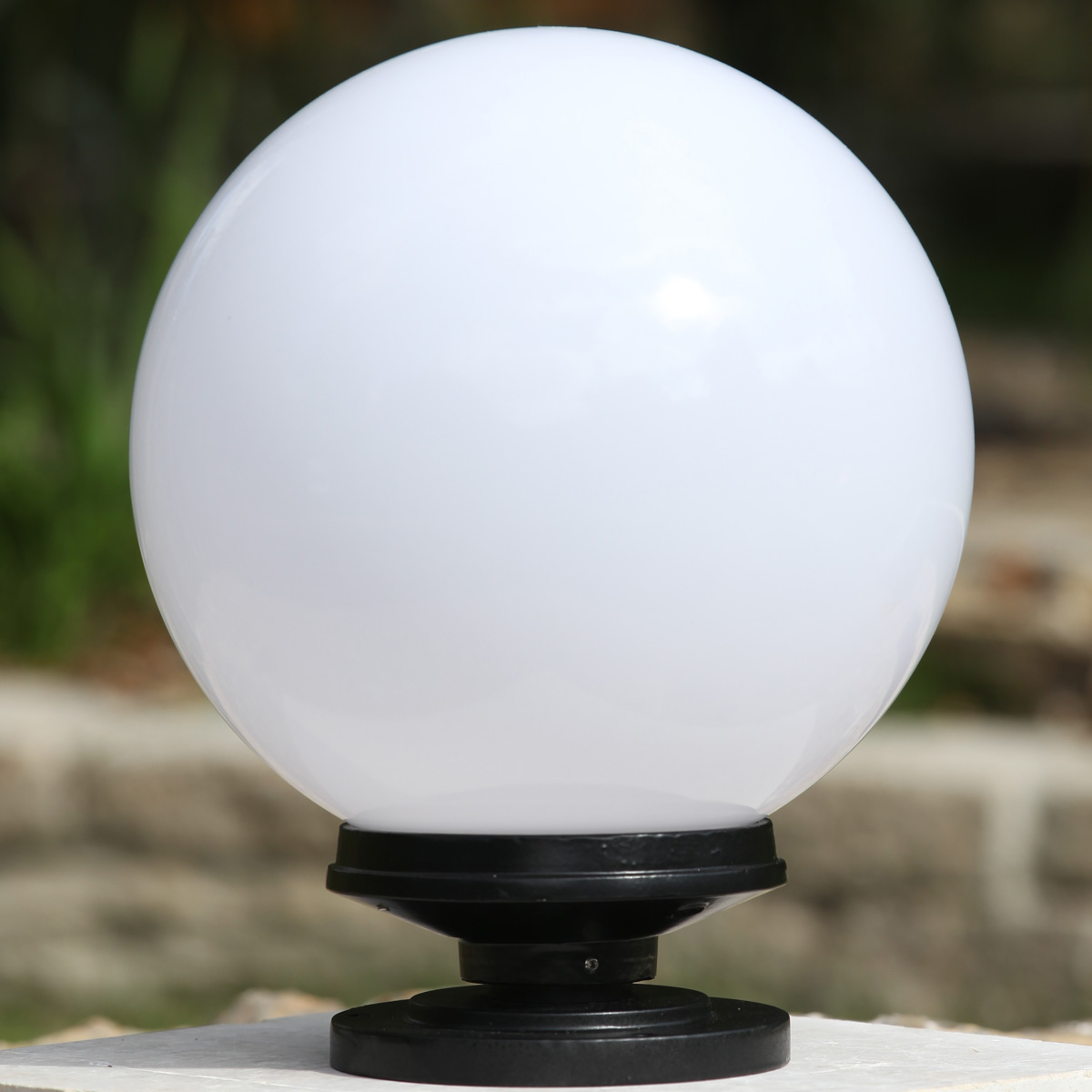 Garden Globe Light LD 01.02.05 with round pedestal