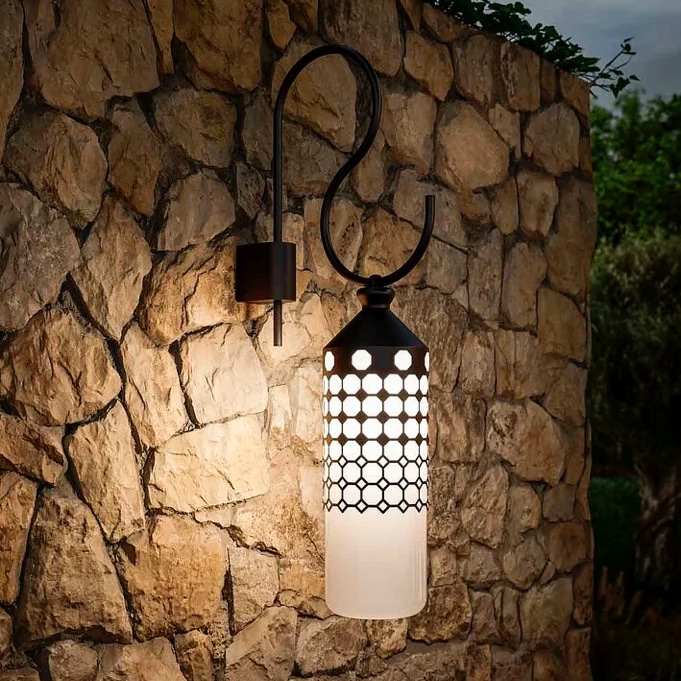 Große Wandlaterne mit Opalglas und grafischem Dekor, IP65 Große Wandlaterne mit Opalglas und grafischem Dekor, IP65