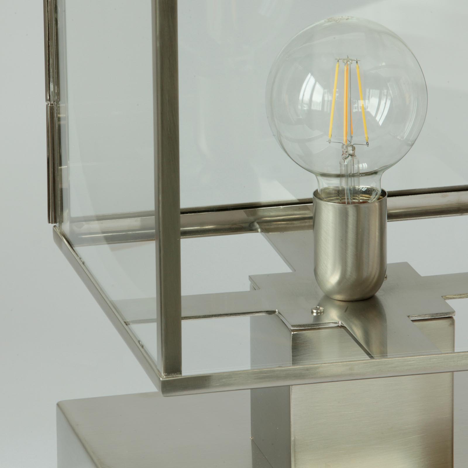 Art Déco Outdoor Pedestal Light Vitrine: Im Gegensatz zu verchromten Oberflächen besitzt Nickel eine warme Nuance
