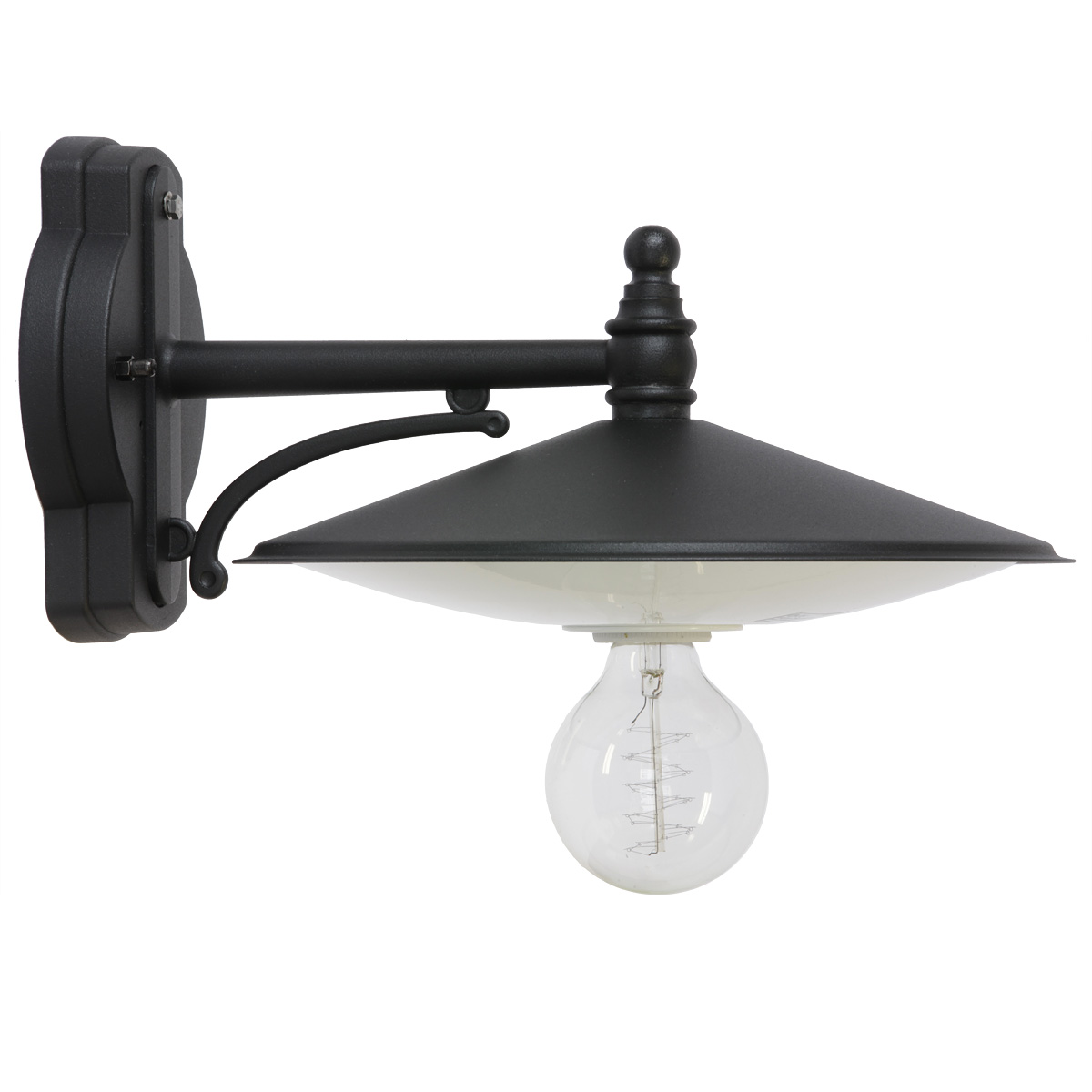 Traditional Italian courtyard lamp