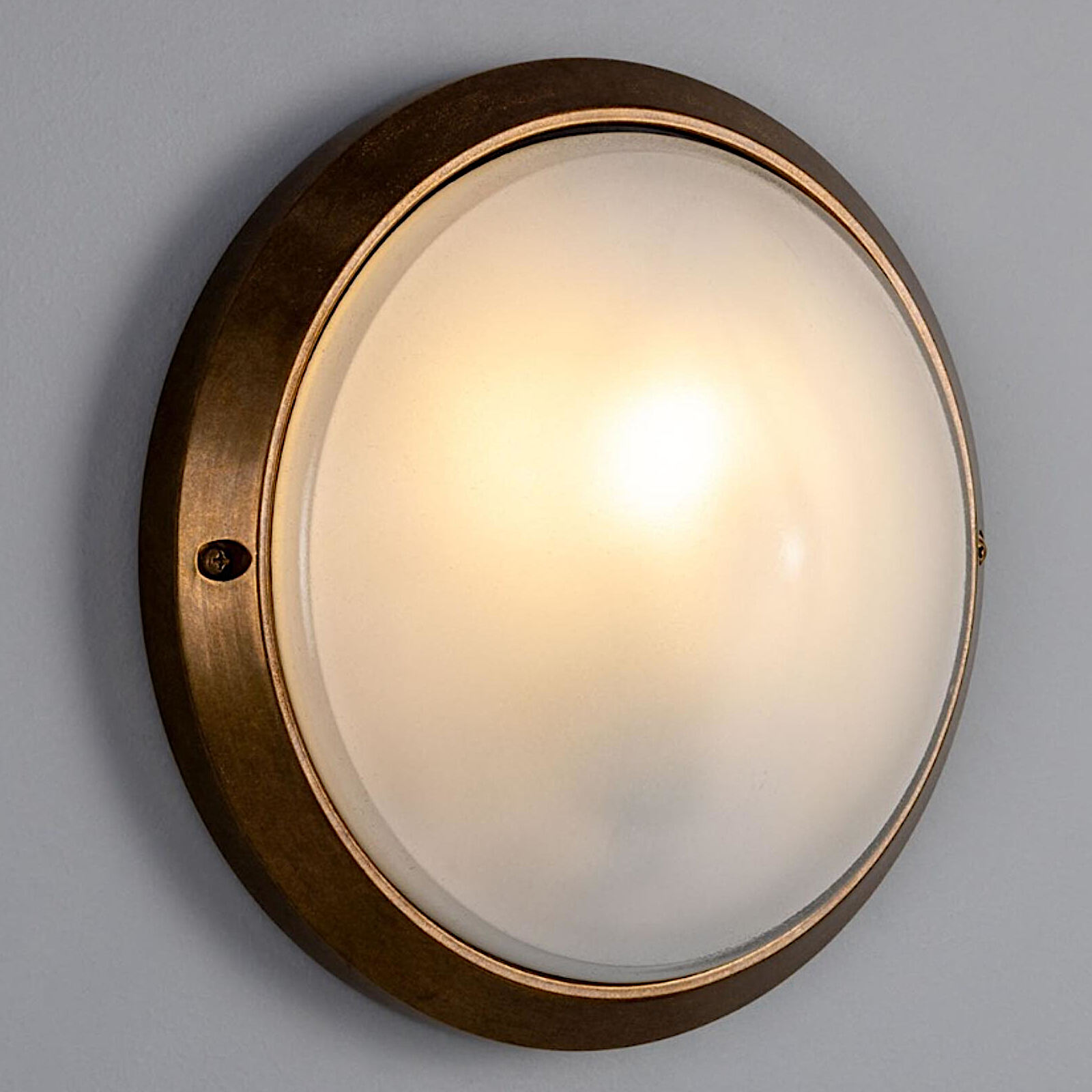 Runde Außenwandleuchte mit Spitzglas, Ø 26 cm Runde Außenwandleuchte mit Spitzglas, Ø 26 cm