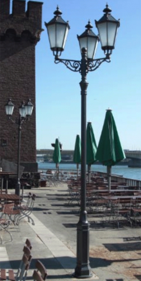 Large Triple Mount Post Light S2TL.Thorn.73 Large Triple Mount Post Light S2TL.Thorn.73