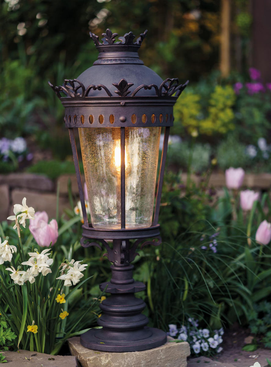 Exclusive forged garden lamp with historical details AL 6918