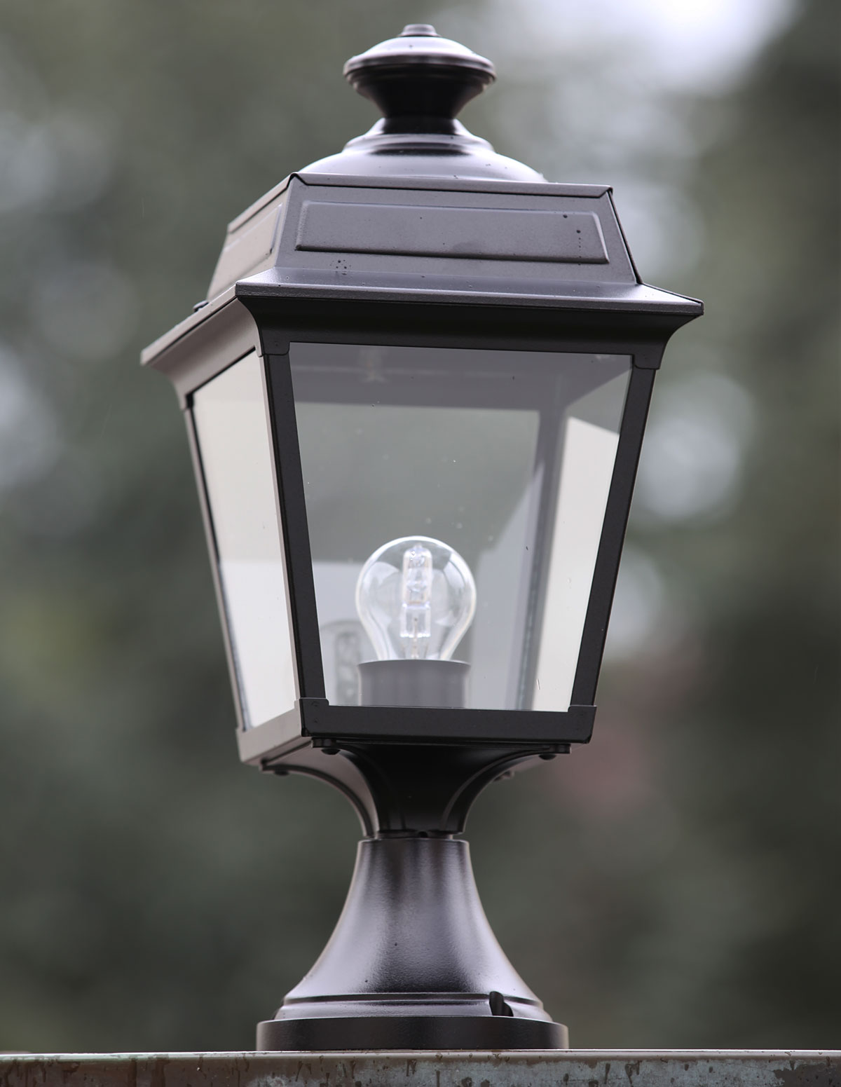 Pedestal Light Place des Vosges 1