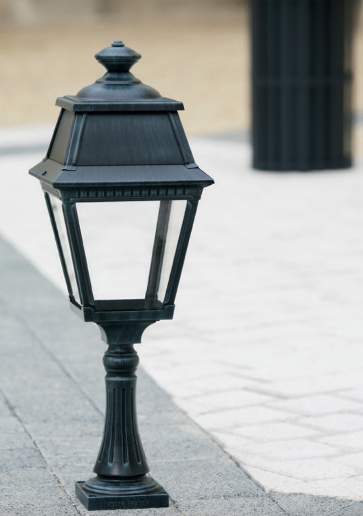 French LED Pedestal Light Avenue 2