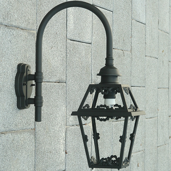 Bild 3: Wandlatern mit Jugendstilornamenten, schwarz, klares Glas Traditionelle Außenlampe mit Jugendstil-Ornamenten: Wandlatern mit Jugendstilornamenten, schwarz, klares Glas