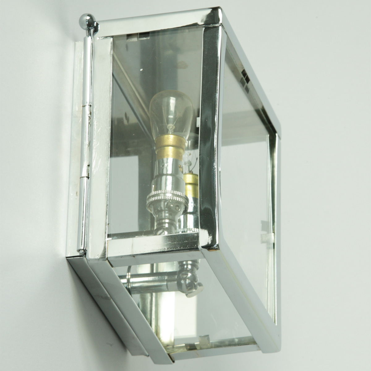 Bild 10: Kleine Messing-Wandleuchte Vitrine petit, verchromt Zweiflammige Messing-Wandleuchte Vitrine petit: Kleine Messing-Wandleuchte Vitrine petit, verchromt