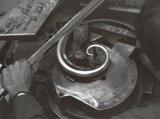 Bild 5: Der von Hand gefertigte Bischofstab Klassische Außenlaterne Chenonceau mit Bischofstab: Der von Hand gefertigte Bischofstab