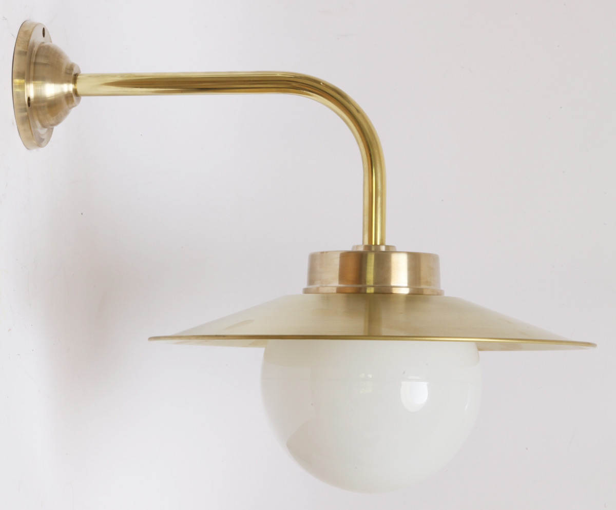 Bild 7: Außenlampe aus Messing, Messing poliert mit opalener Glaskugel Außenlampe aus Messing mit Schirm 38-90 BR: Außenlampe aus Messing, Messing poliert mit opalener Glaskugel