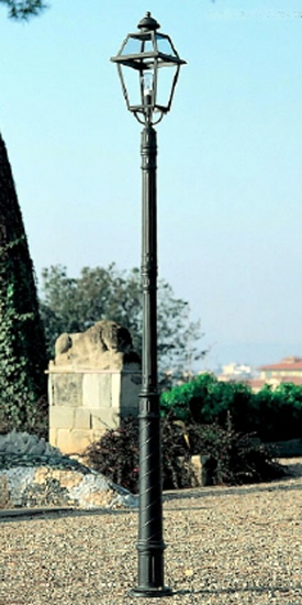 Italian pole lamp for parks and gardens