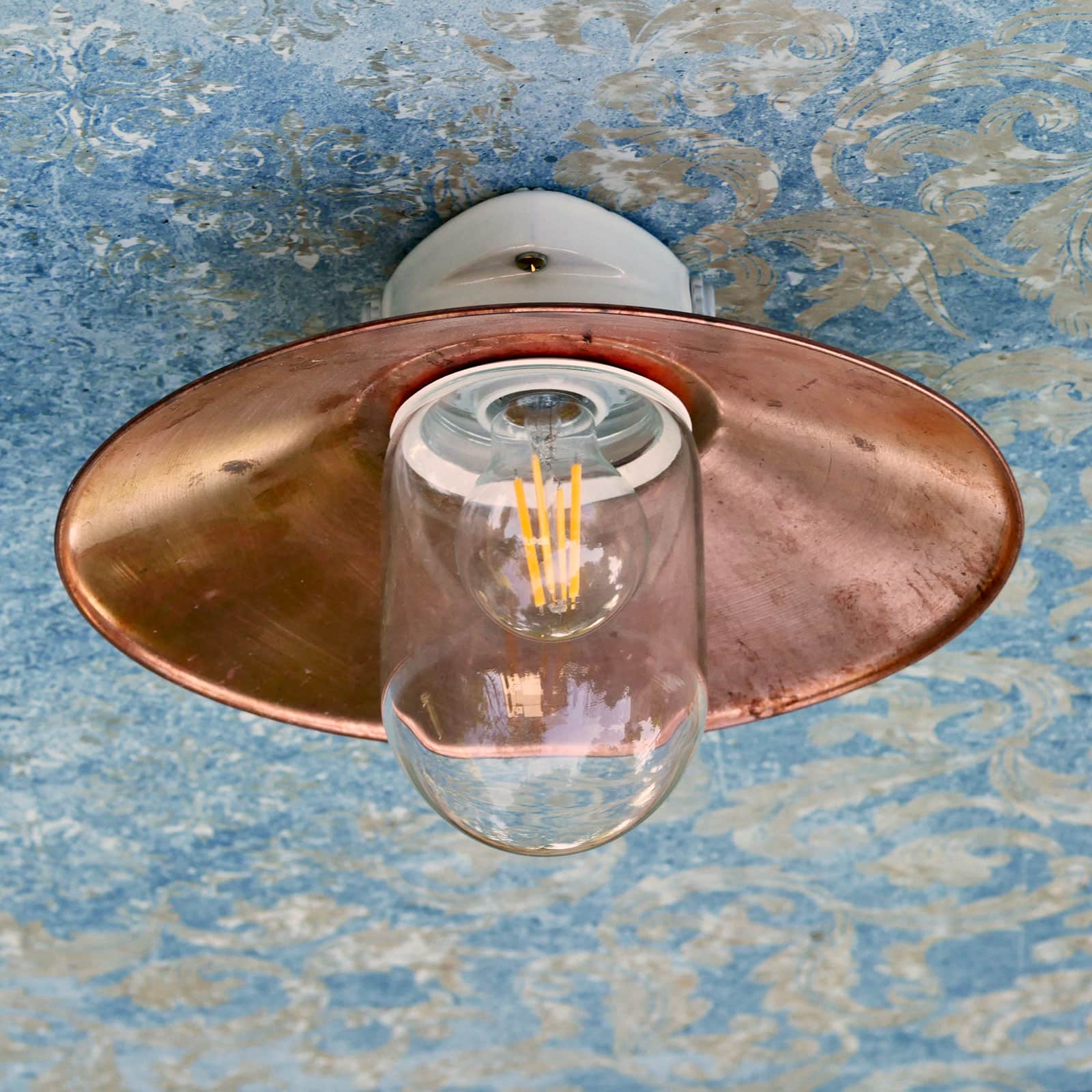 Deckenlampe: Stall-Leuchte mit Kupfer-Reflektor DBCU 2010 Deckenlampe: Stall-Leuchte mit Kupfer-Reflektor DBCU 2010