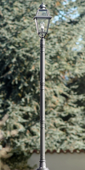 Tuscan Post Light with Traditional Lantern Tuscan Post Light with Traditional Lantern