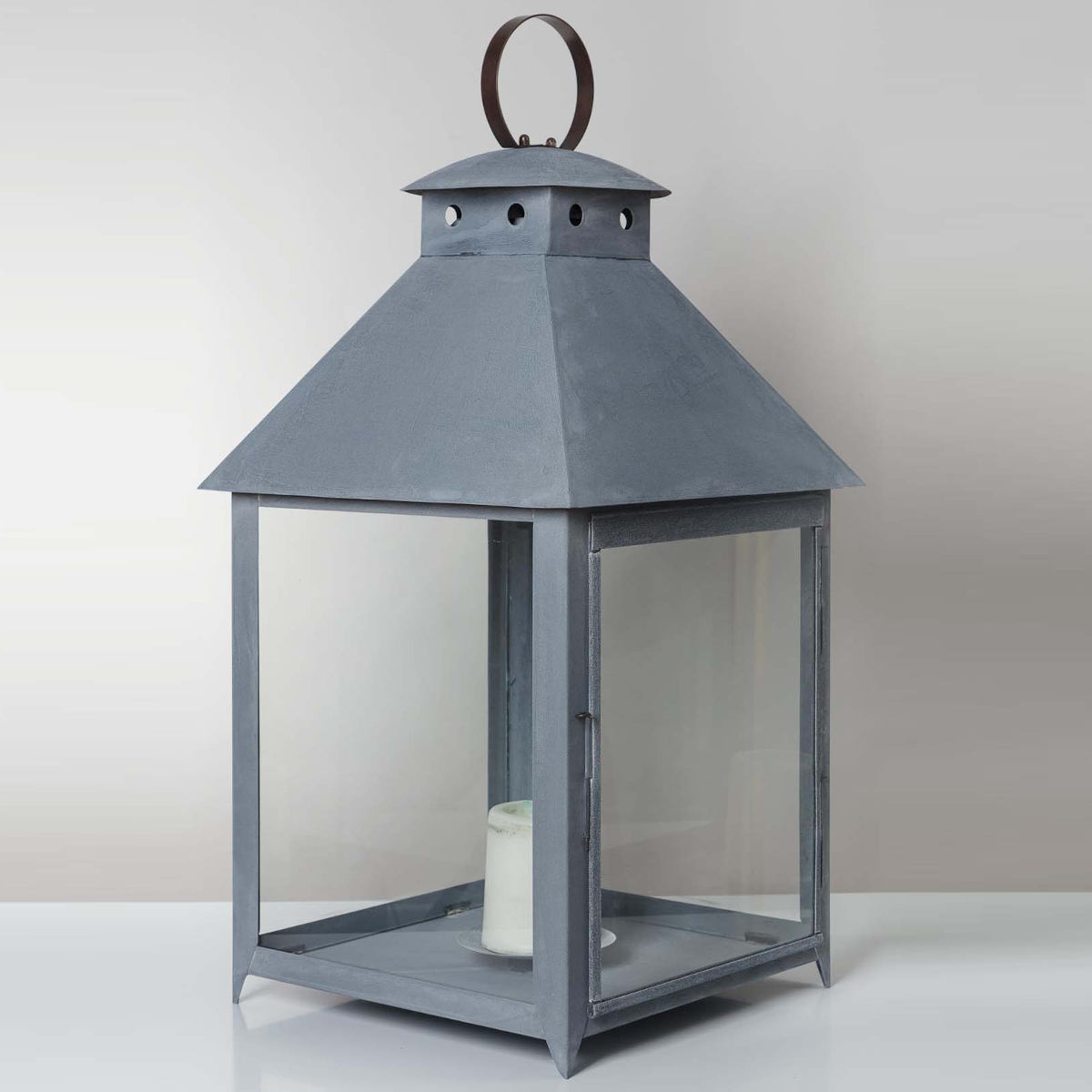 Großes französisches Windlicht: Kerzenleuchte La Turbie (Höhe 90 cm) Großes französisches Windlicht: Kerzenleuchte La Turbie (Höhe 90 cm)