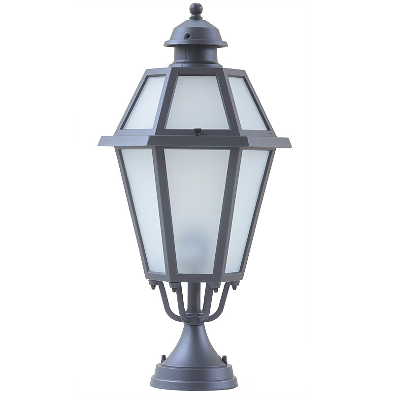 Pedestal lamp for the garden with six-sided lantern