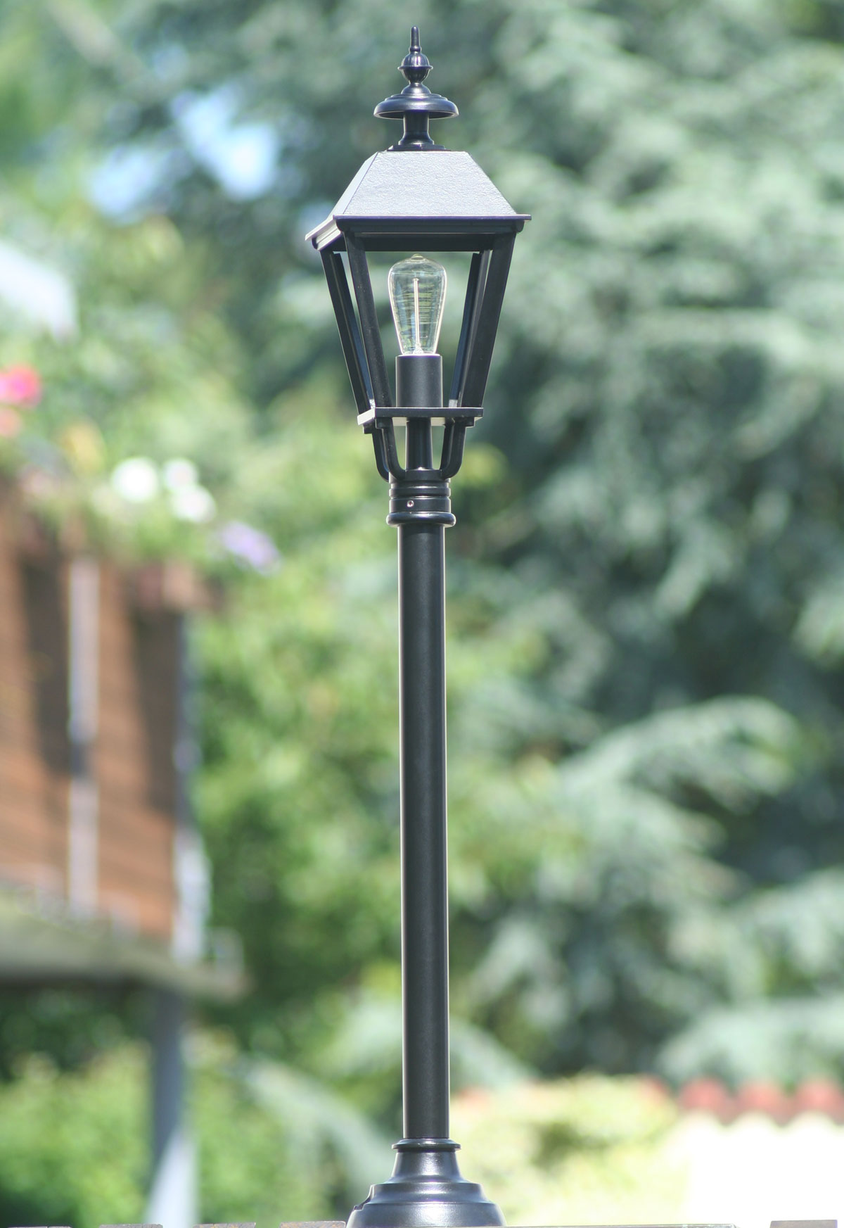 Kleine Standleuchte für den Garten aus Aluguss Elba 50 (62–170 cm) – Terra Lumi