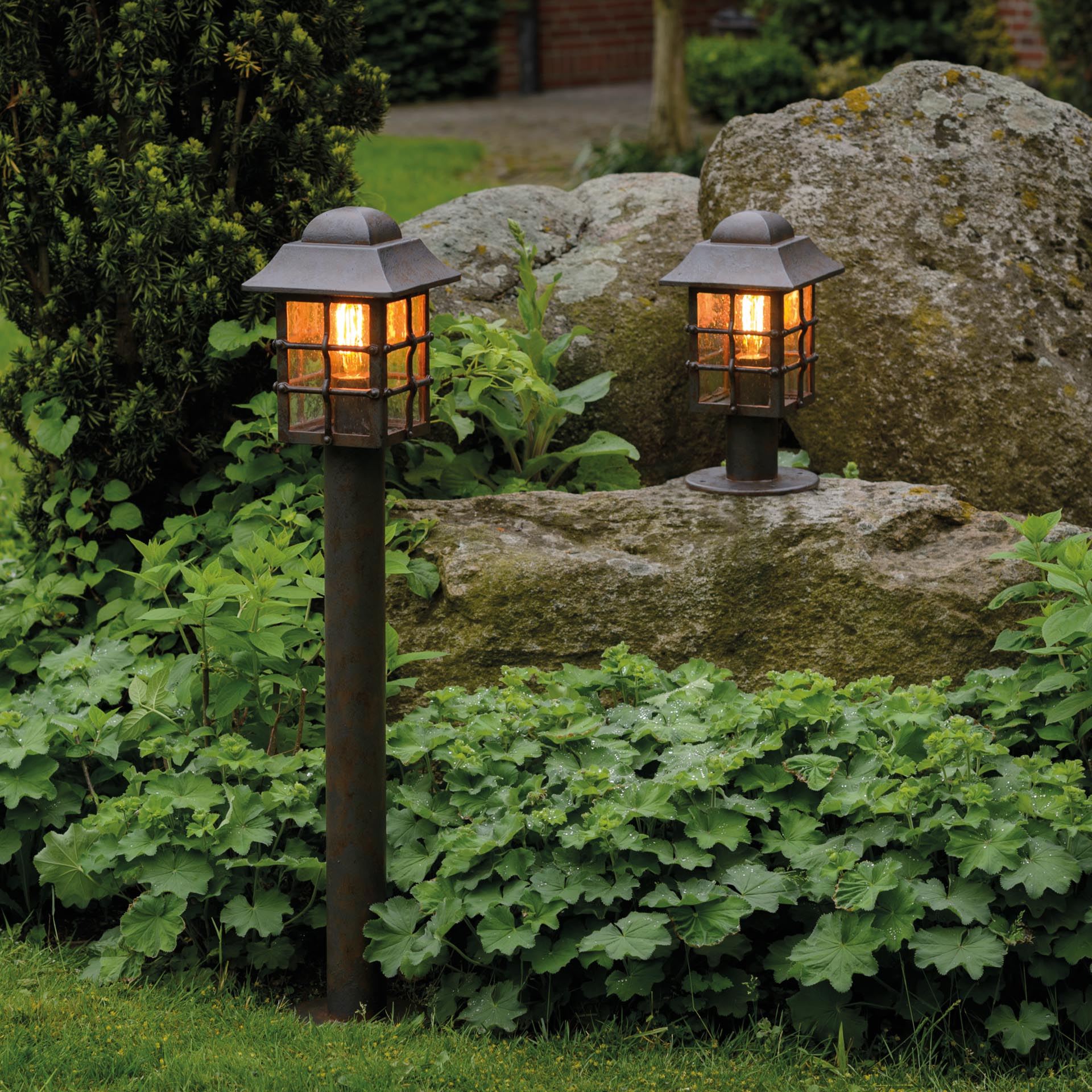 Klassische Gartenleuchte aus Schmiedeeisen mit Antikglas AL 6822