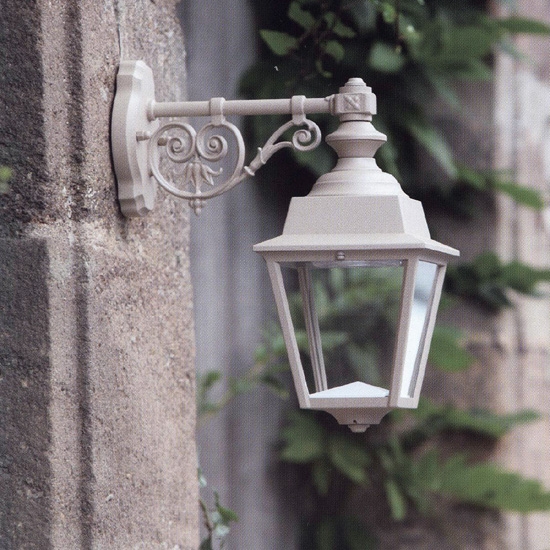Bild 11: Kleine Wandleuchte mit nostalgischem Wandarm, weiß, nach unten gerichtet Kleine Außen-Wandleuchte Chenonceau mit nostalgischem Wandarm: Kleine Wandleuchte mit nostalgischem Wandarm, weiß, nach unten gerichtet