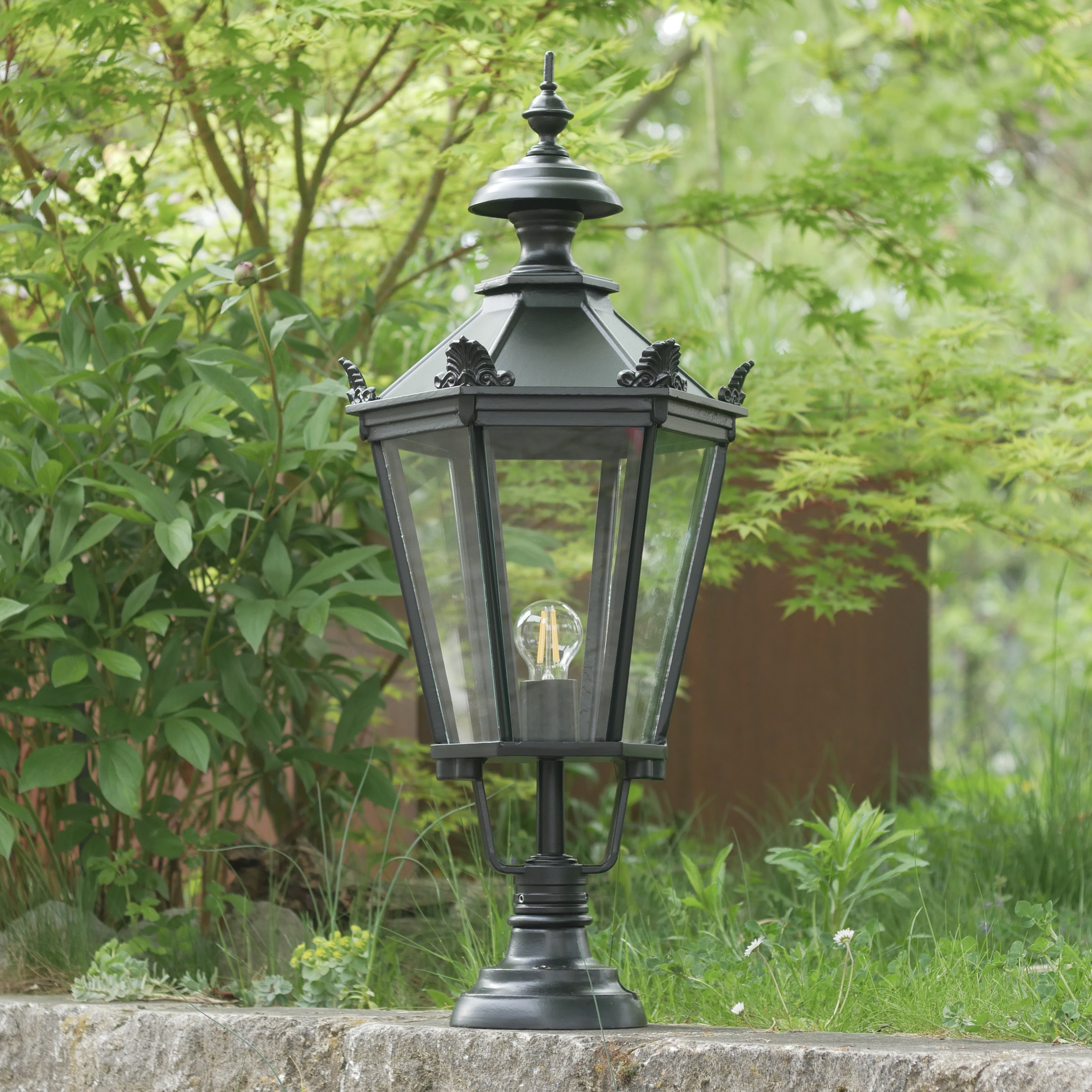 Bild 5: Große Gartenleuchte Elba mit Schinkel-Laterne 72, mittleres Modell, Schwarz RAL 9005, klares Glas Große Gartenleuchte Elba mit Schinkel-Laterne 71.72.73: Große Gartenleuchte Elba mit Schinkel-Laterne 72, mittleres Modell, Schwarz RAL 9005, klares Glas