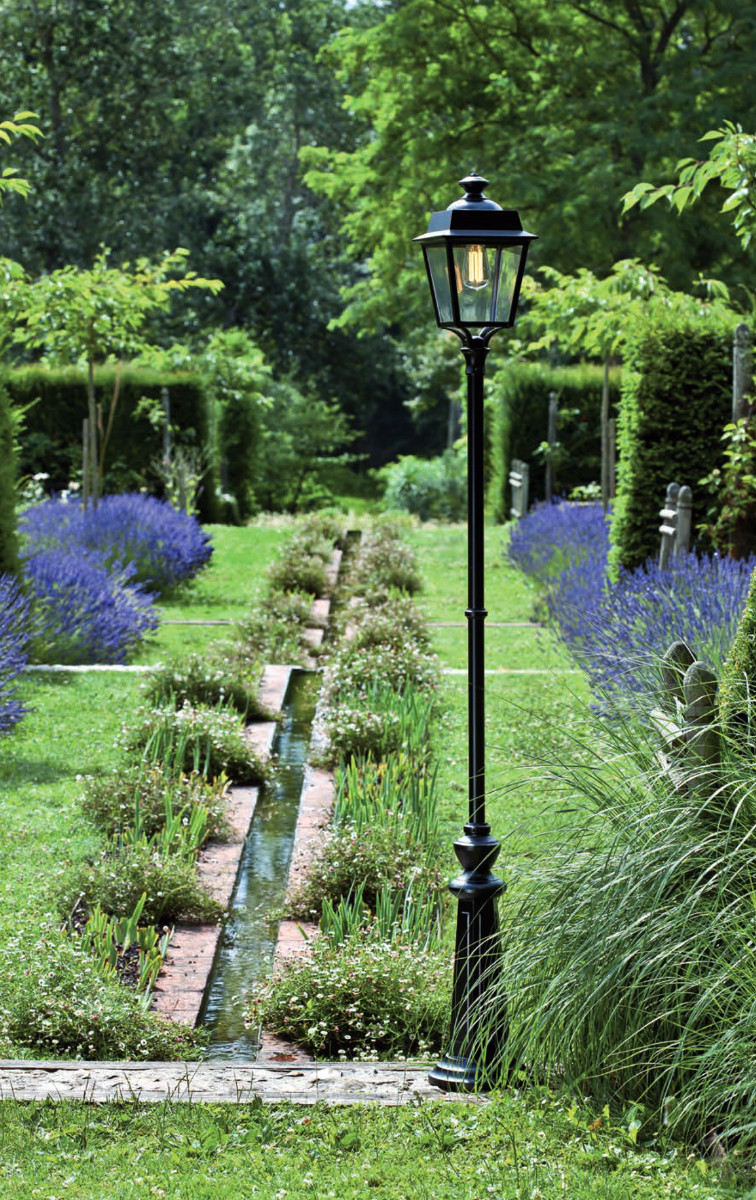 French Post Light Place des Vosges 1