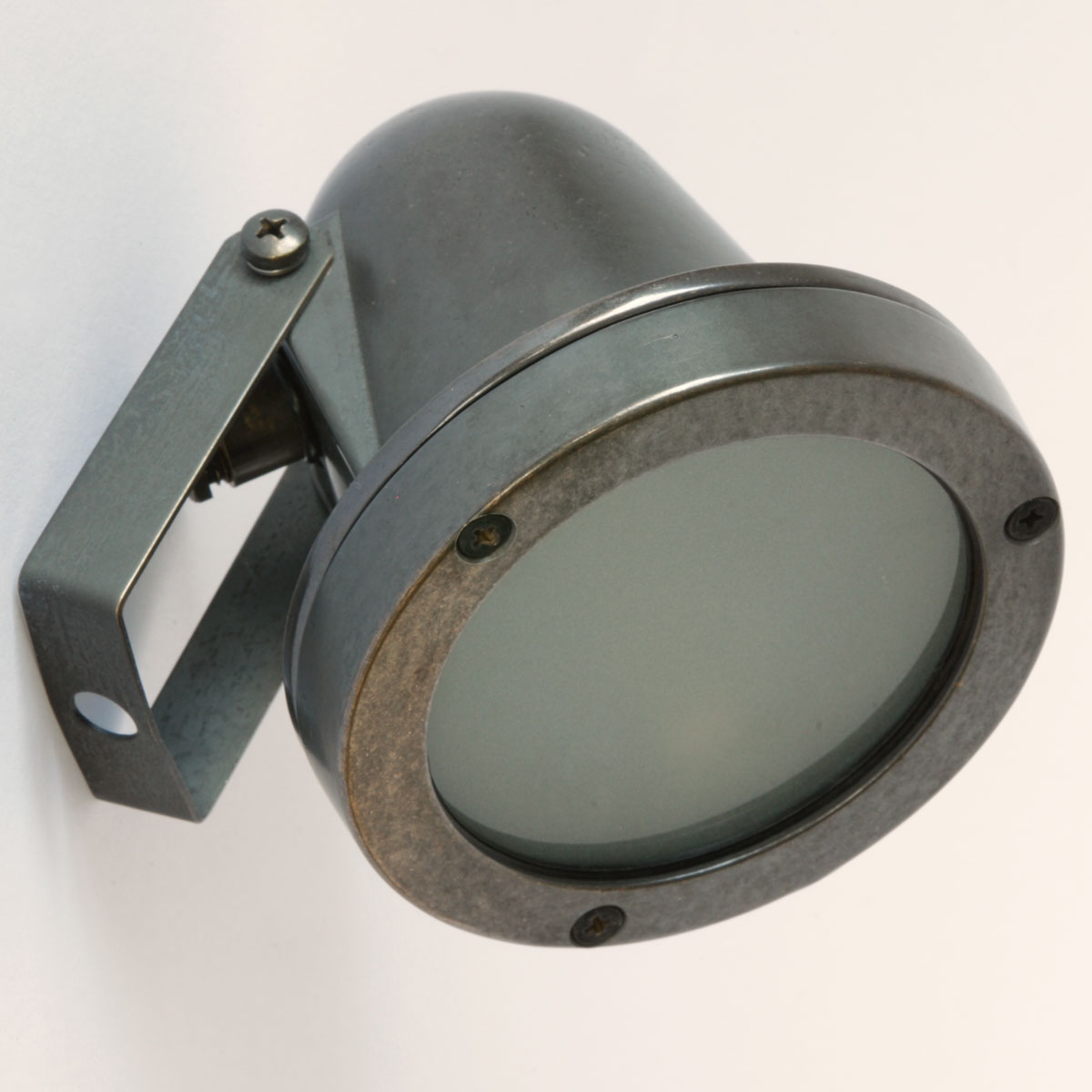Bild 8: Oberfläche Messing schwarz patiniert Außenstrahler N° 97 aus Messing für Decke, Wand und Boden: Oberfläche Messing schwarz patiniert