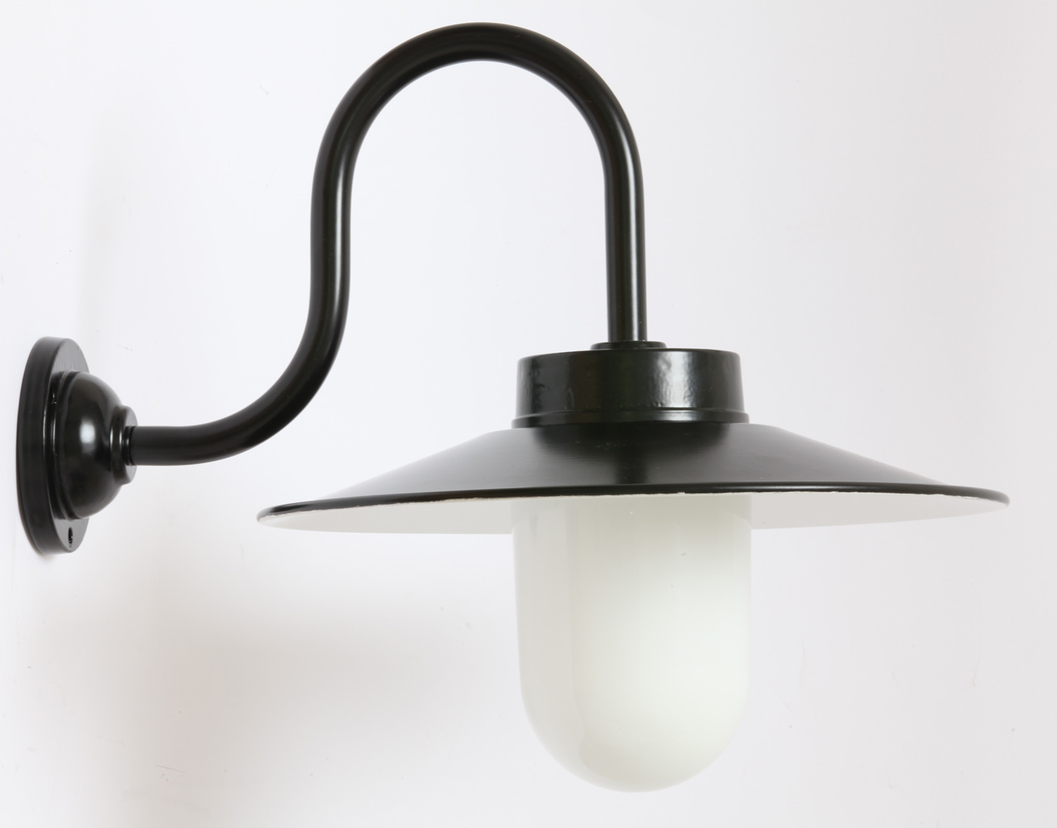 Bild 3: Außenlampe aus Aluminium mit opalenem Zylinderglas Klassische Wandleuchte für außen mit Bogenarm 38 S: Außenlampe aus Aluminium mit opalenem Zylinderglas
