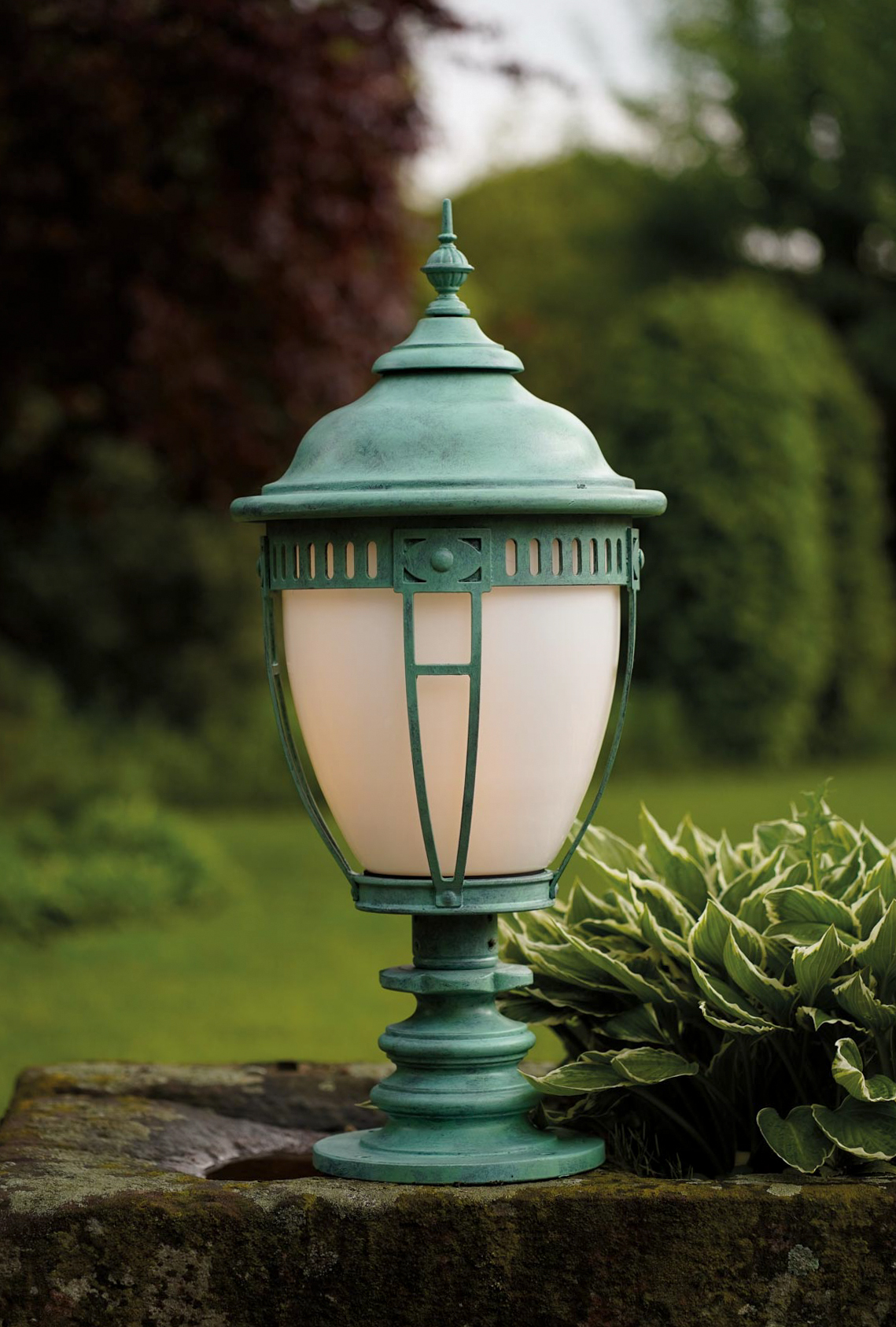 Jugendstil-Gartenlampe aus Schmiedeeisen mit Opalglaszylinder AL 6601