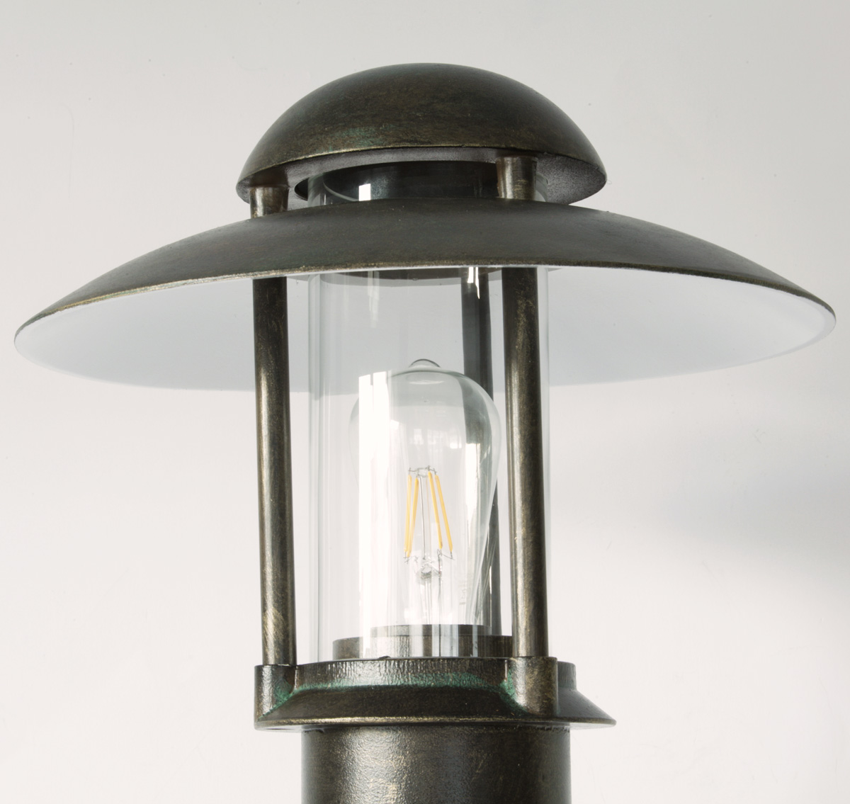 Bild 2: Abgebildet in Patina Handgefertigte Pollerleuchte aus Schmiedeeisen AL 6521: Abgebildet in Patina