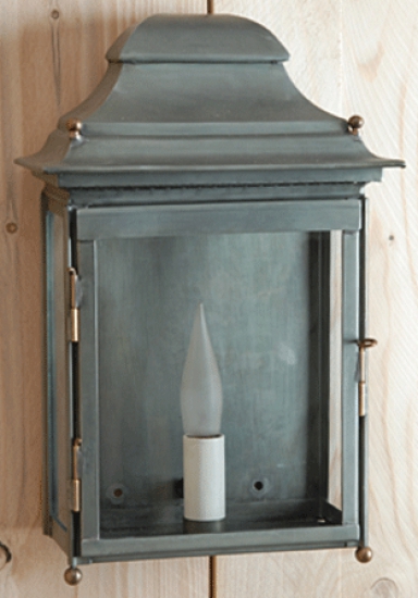Historical French Outdoor Wall Lighting Chantilly: Kleines Modell Chantilly MM 2156, Alt-Zink