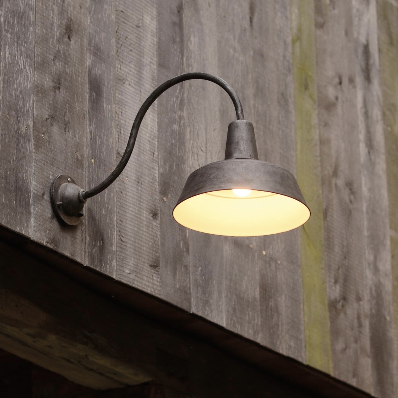 Industriestil-Außenlampe aus Schmiedeeisen WL3604 mit Schutzglas