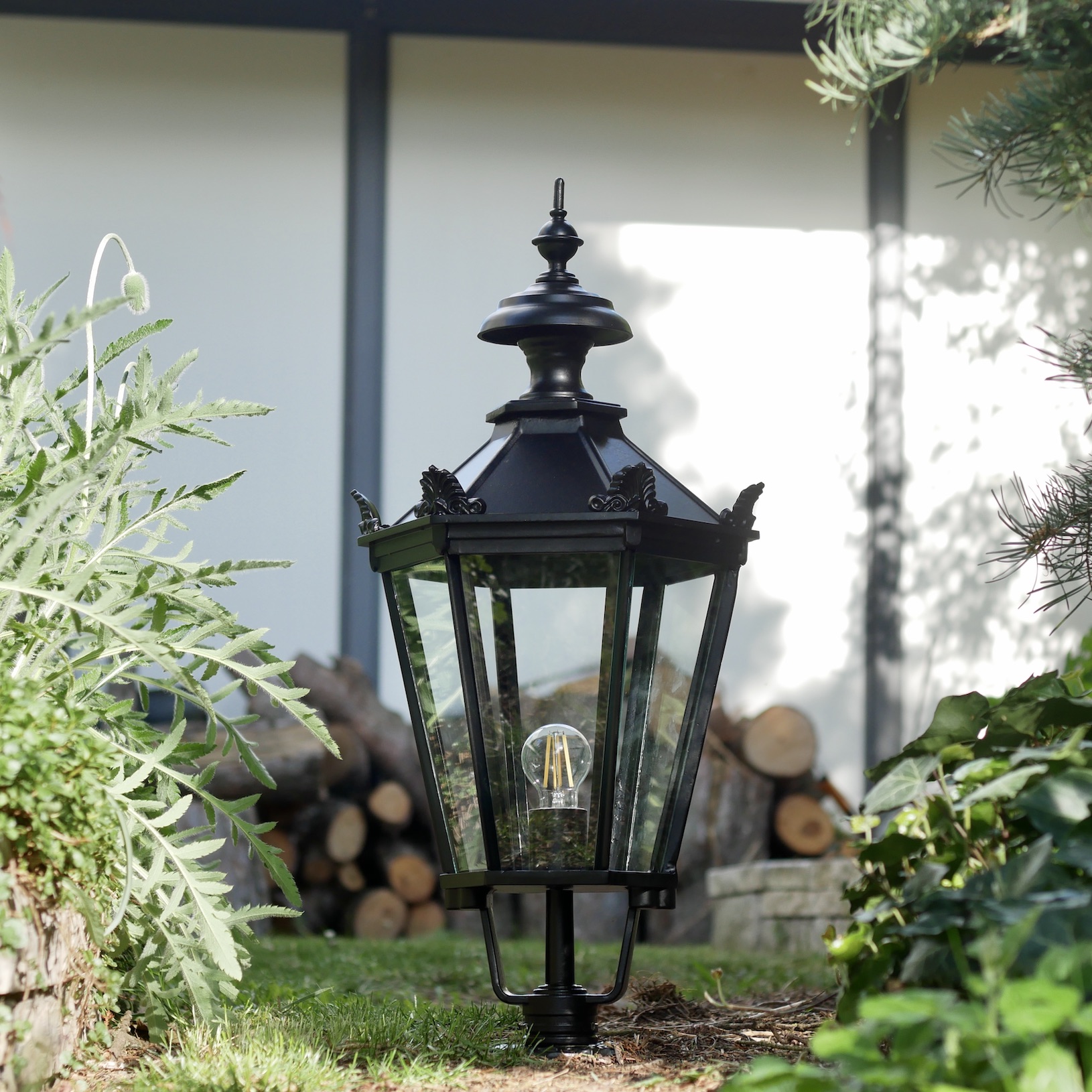 Klassische Gartenlampe SO 70 mit Guss-Laterne im Schinkelstil: Die Gartenlampe im Schinkelstil in Schwarz mit klarem Glas, Modell 3