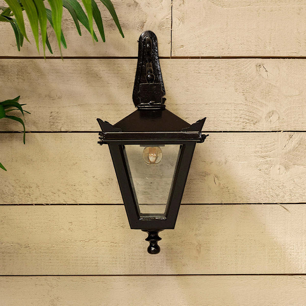 Classic, Downwards Directed Victorian Wall Light, Fig. 10 Classic, Downwards Directed Victorian Wall Light, Fig. 10