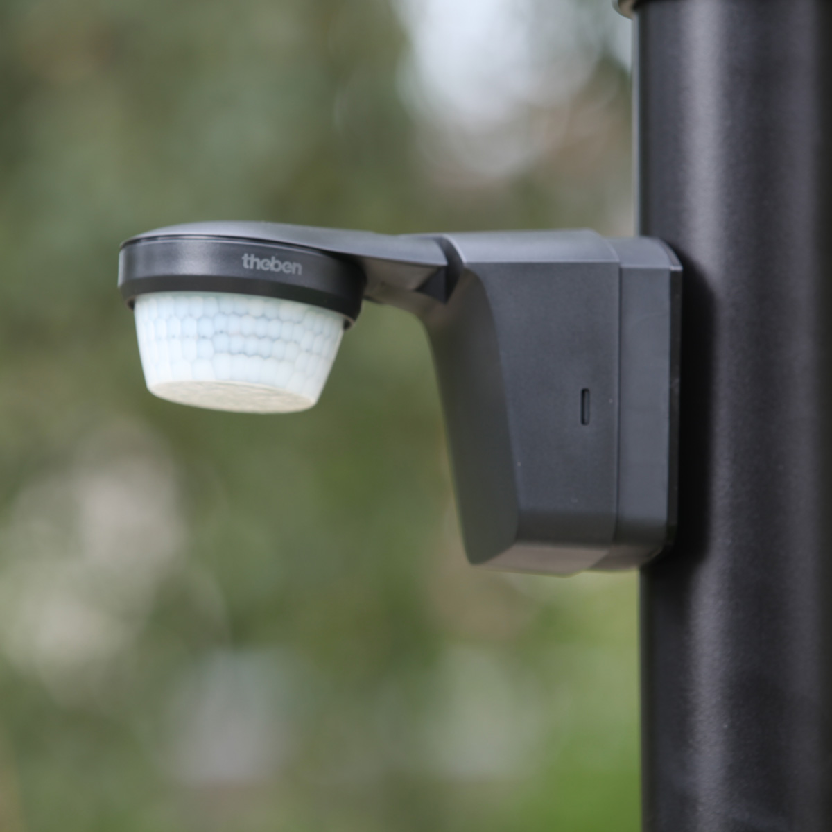 Bild 3: Detailansicht des Bewegungsmelders Historische Bewegungsmelder-Wegeleuchte Place des Vosges 1: Detailansicht des Bewegungsmelders