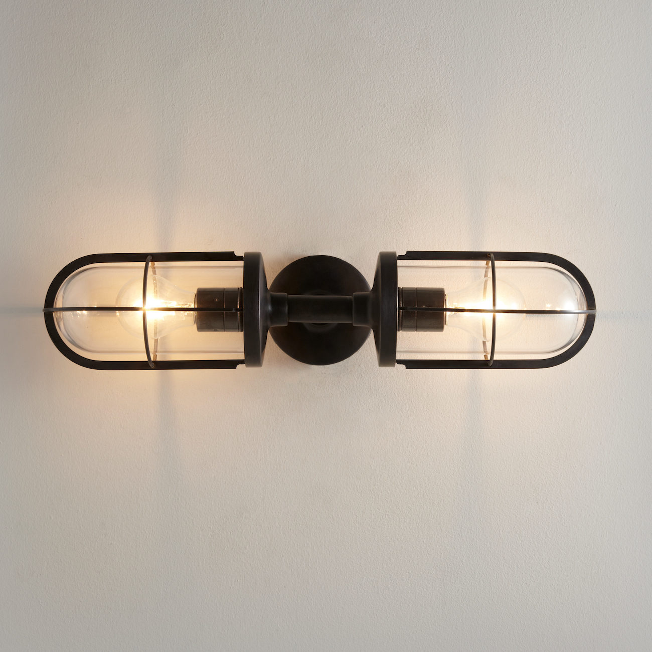Zweiflammige wettergeschütze Wandlampe 7208 Zweiflammige wettergeschütze Wandlampe 7208