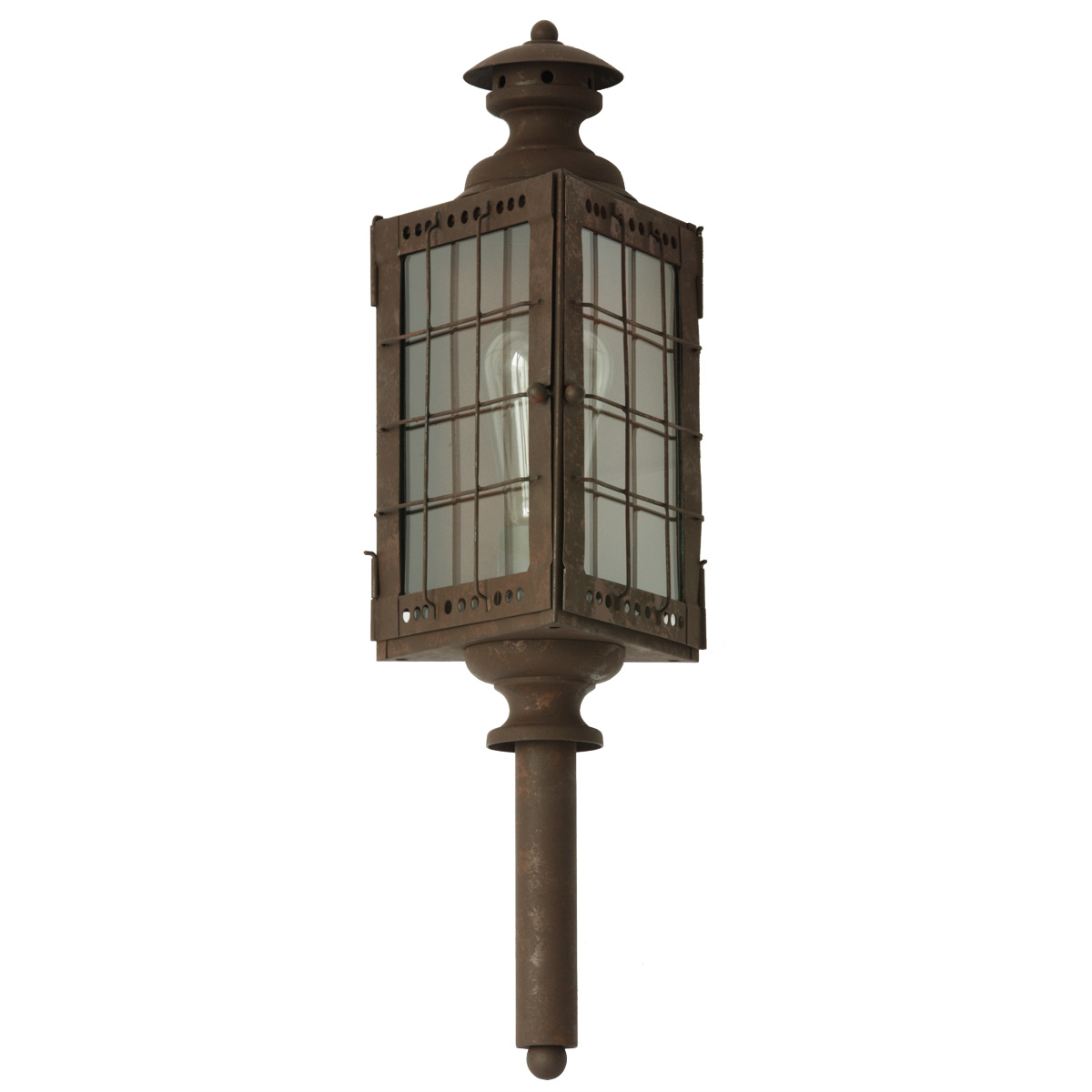 Brass wall lantern shaped like a carriage light Mistral MM