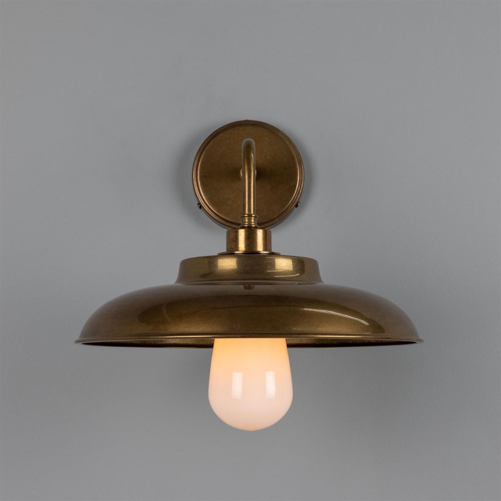 Outdoor Sconce Dara made of Brass: Messing antik patiniert, opalweißes Glas