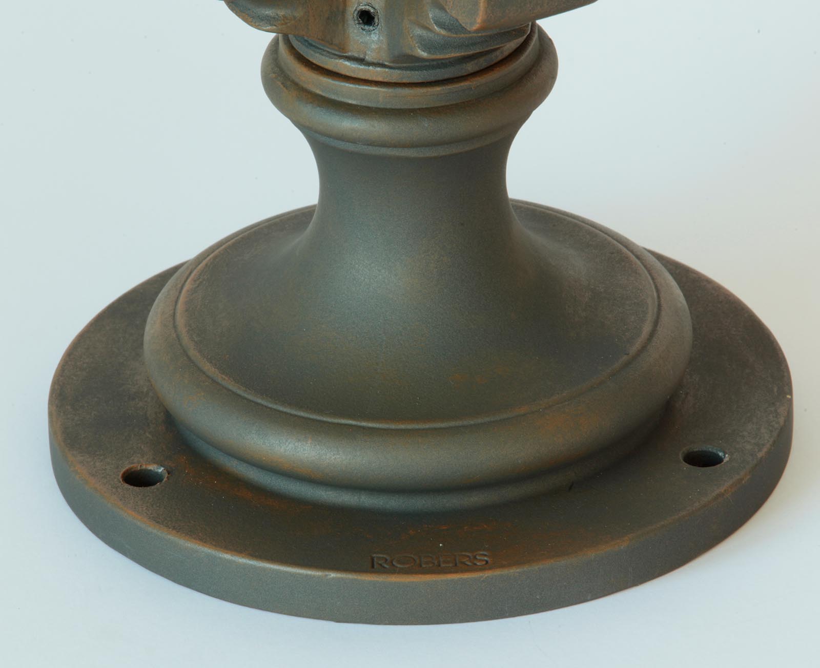 Pedestal Light made of Iron AL 6883: Abgebildet in Eisen Rostig