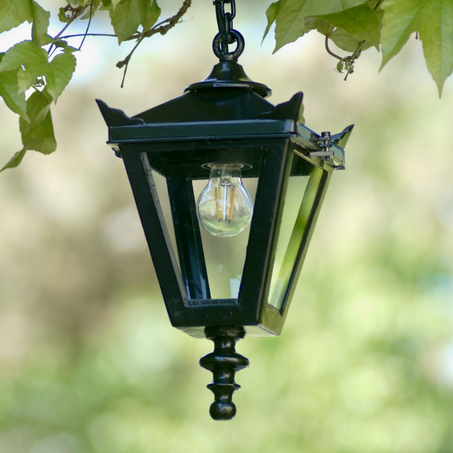 Small Victorian Style Exterior Hanging Lantern Made of Cast Iron and Galvanised Steel – Terra Lumi